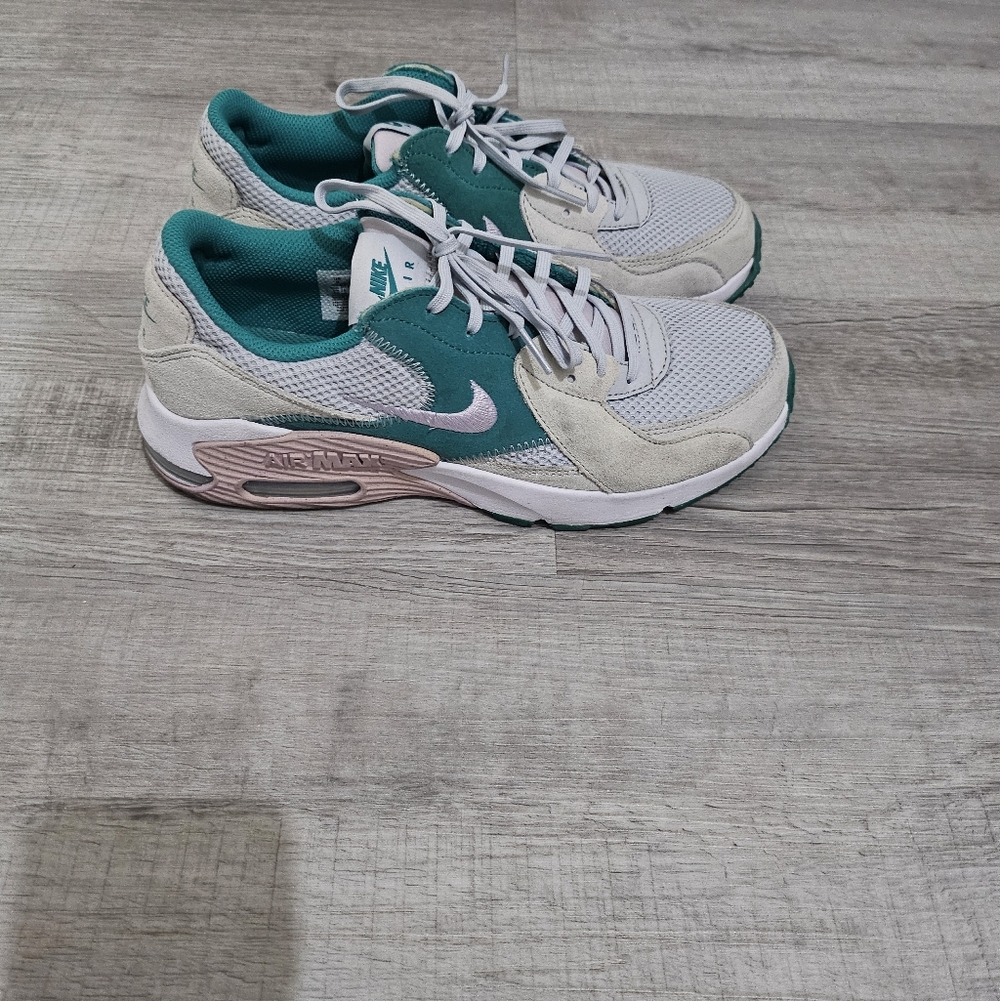 Nike Women's Teal and Pink Air Max Size 9 Teal/Pink